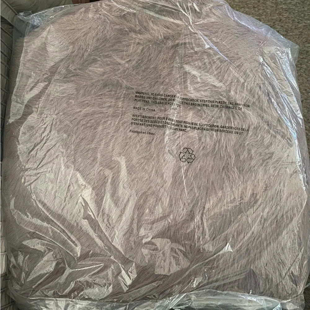 NEW - AVEC LES FILLES
Faux Fur Jacket. Medium. Portabella - Picture 8 of 8